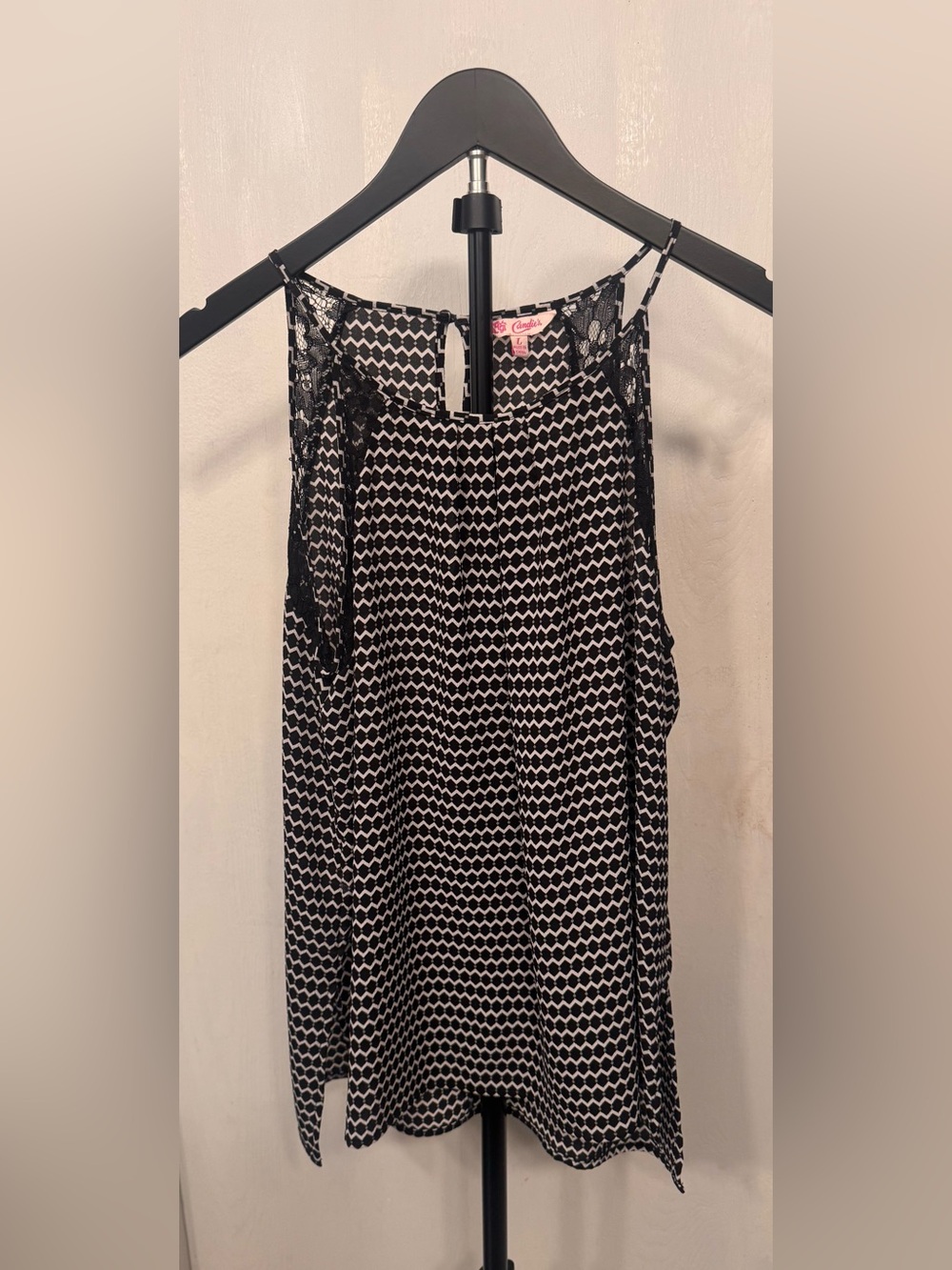Candie’s Black White Geometric Lace Top Large